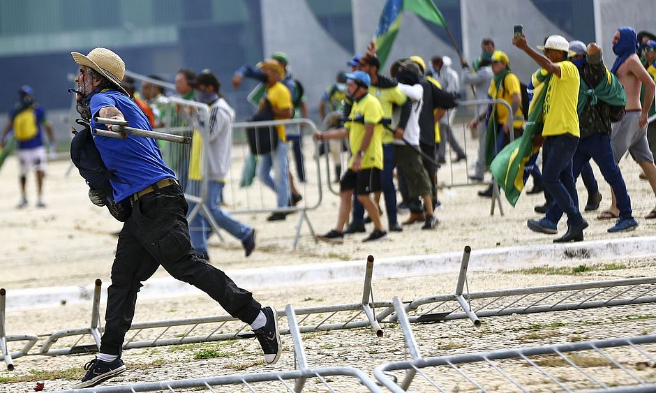 PGR determina abertura de inquérito por atos de bolsonaristas no DF