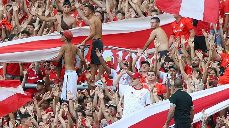Gre-Nal: Torcedores do Inter ficam feridos por cadeiras atiradas por rivais