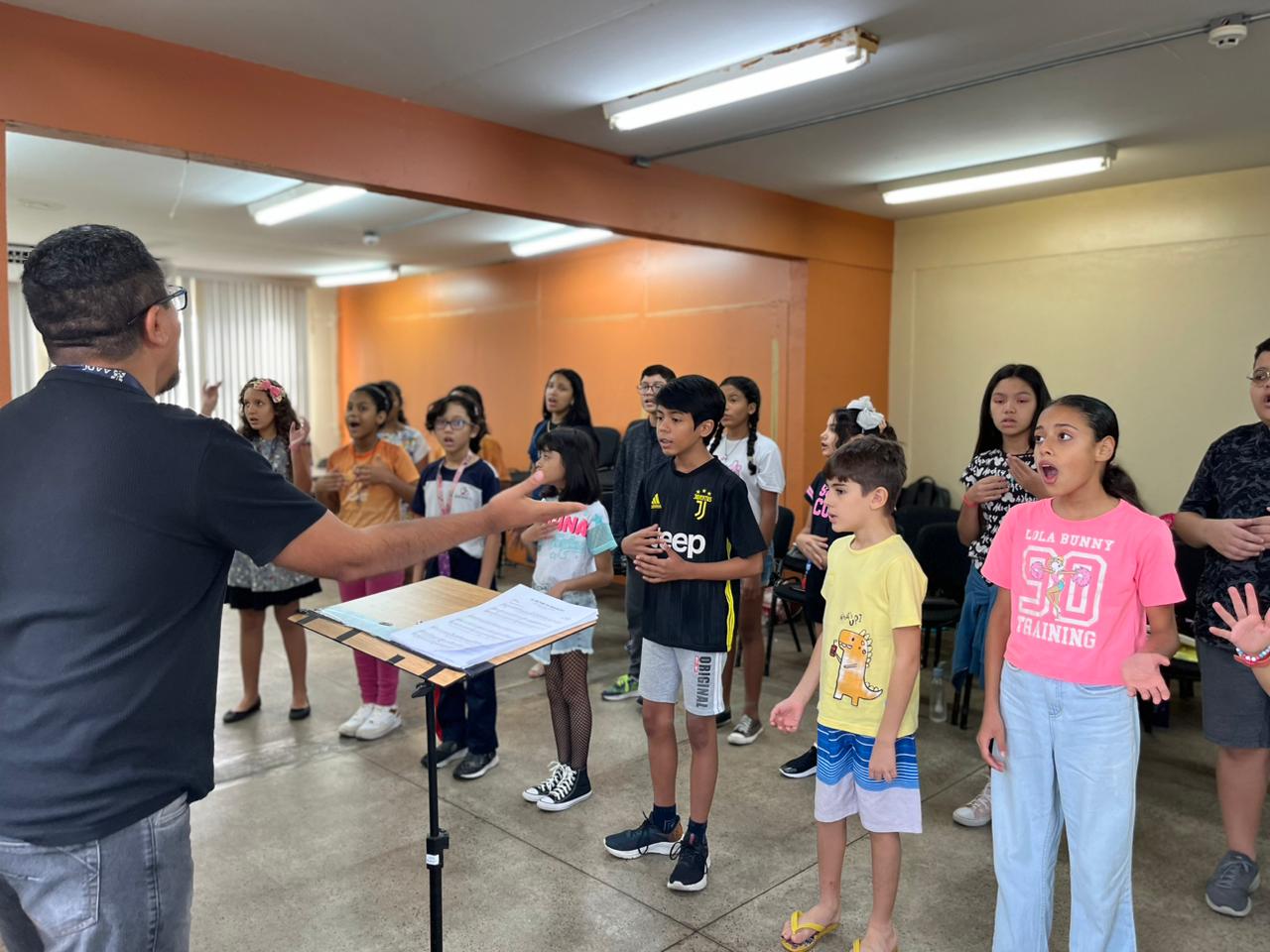 Teatro Amazonas recebe dois espetáculos gratuitos em uma só noite