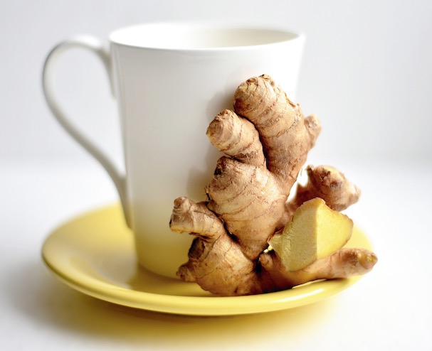 Chás podem aliviar cólicas menstruais? Nutricionista explica