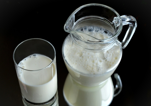 Beber leite com mel pode ser a resposta para sua insônia