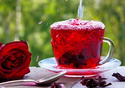 Conheça o poderoso chá da beleza que emagrece e fortalece imunidade