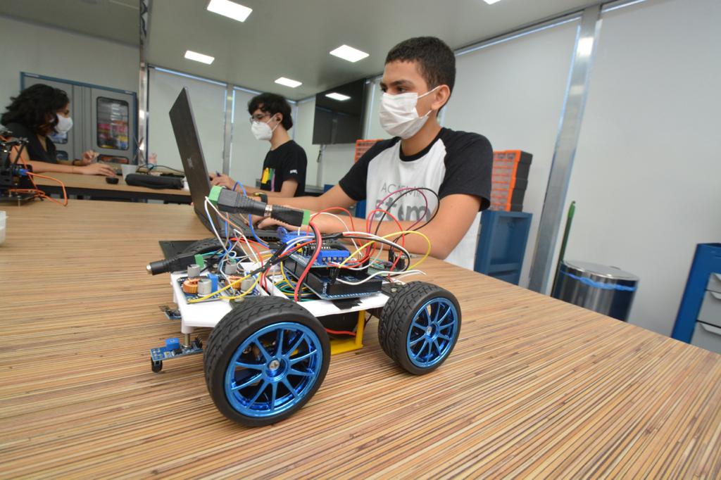 Academia Stem/UEA oferece curso gratuito de Robótica Básica