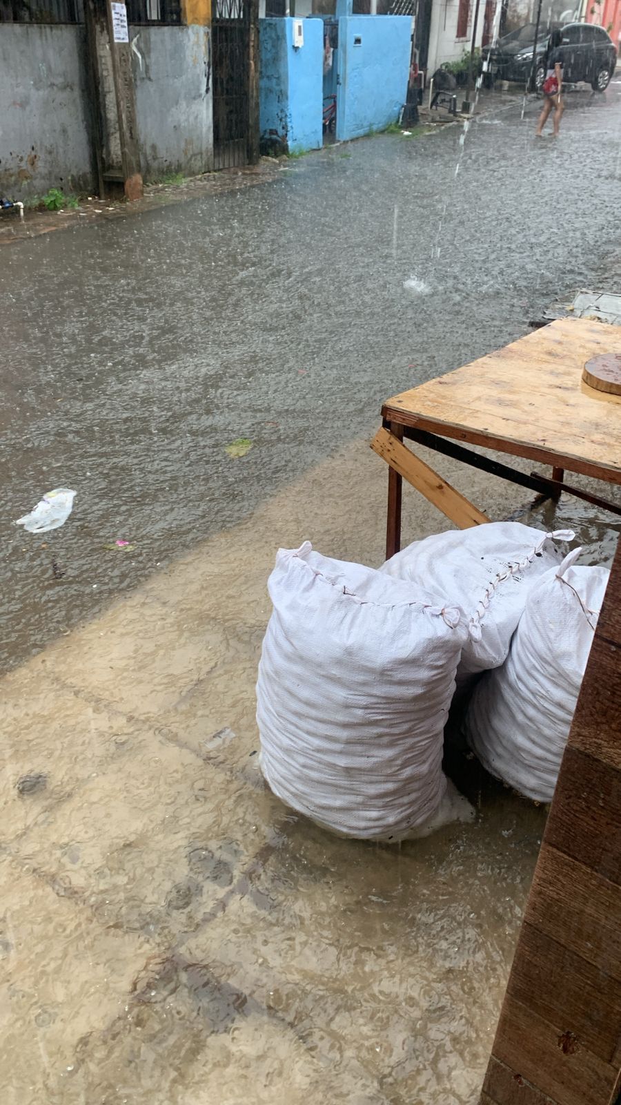 Manaus permanece sob alerta laranja de novos temporais nesta terça-feira 