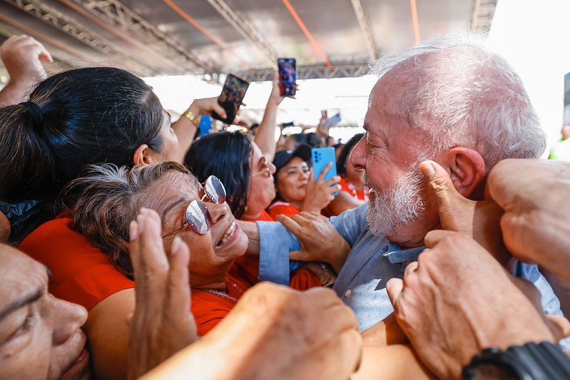 Em viagem ao Amazonas, Lula reclama de carro blindado