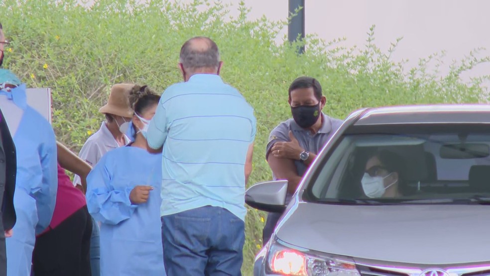 Mourão recebe a 2ª dose da CoronaVac em Brasília