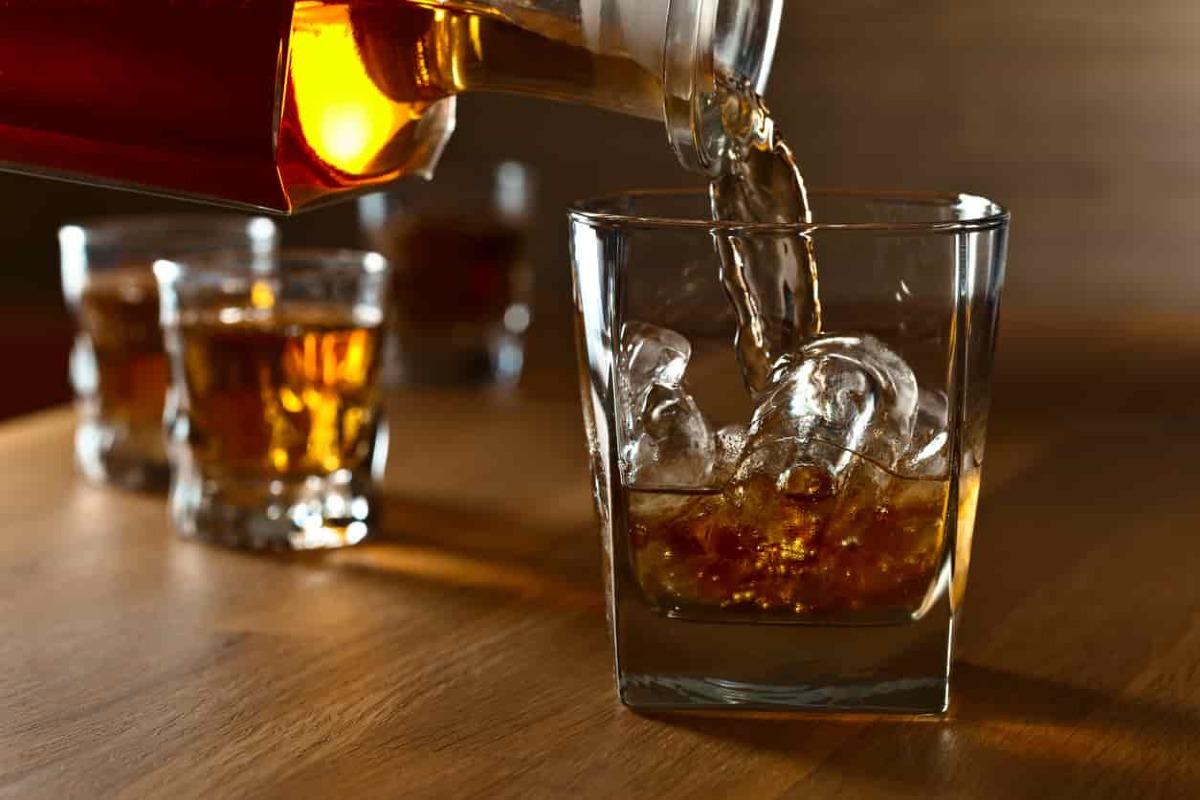 Trio é condenado por burlar tributos de whisky na fronteira com Uruguai