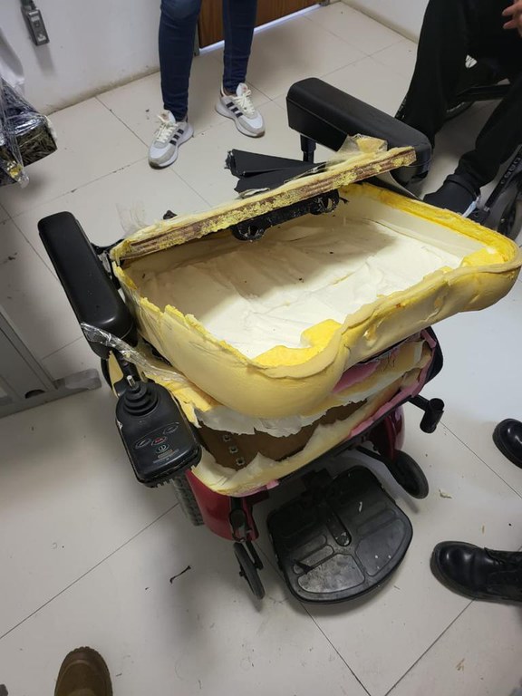 Mexicano é preso com drogas em cadeira de rodas em aeroporto no Amazonas