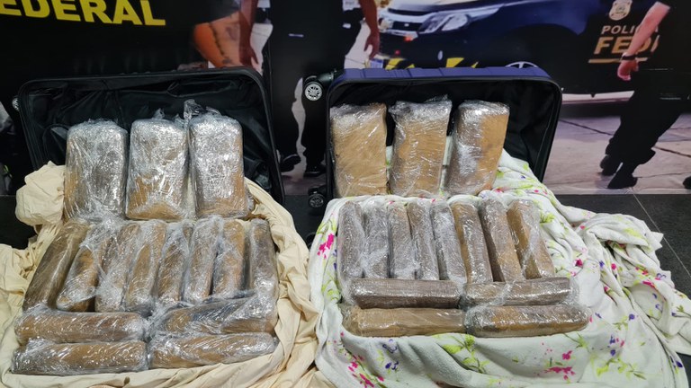 Passageiro é preso com 37 kg de drogas em malas no aeroporto de Manaus