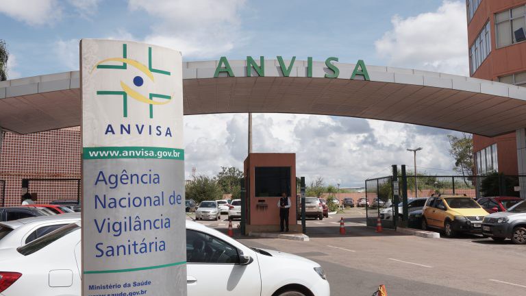 Anvisa recebe pedido de testes humanos de vacina brasileira em spray