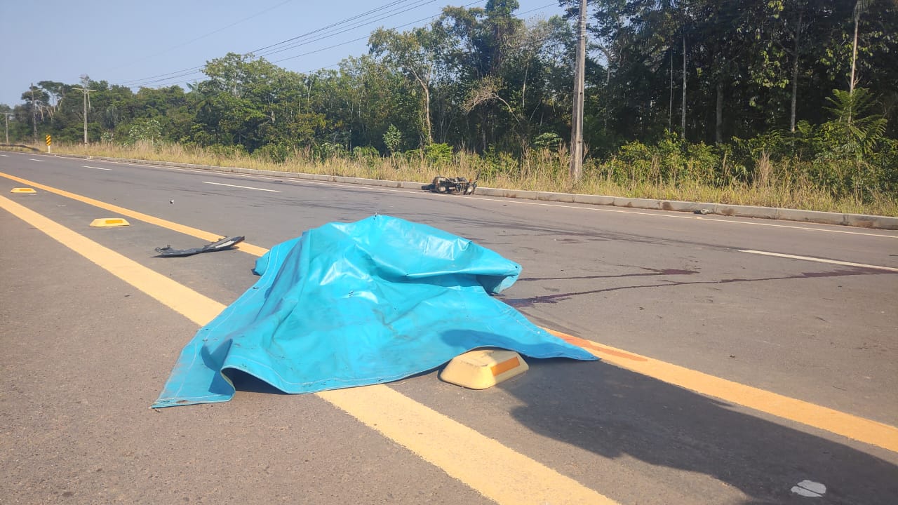 Homem morre ao ser atropelado e arremessado por metros na AM-070