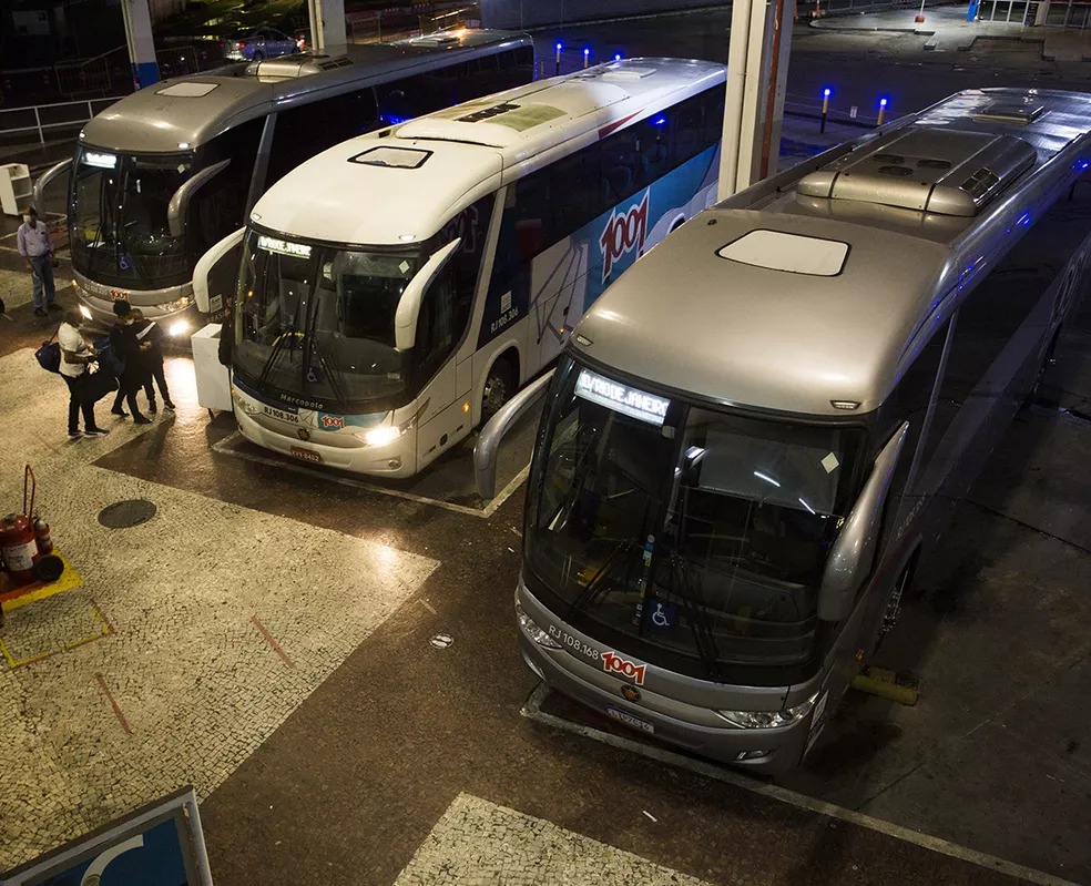 Passageira será indenizada após empresa de ônibus mudar horário de viagem