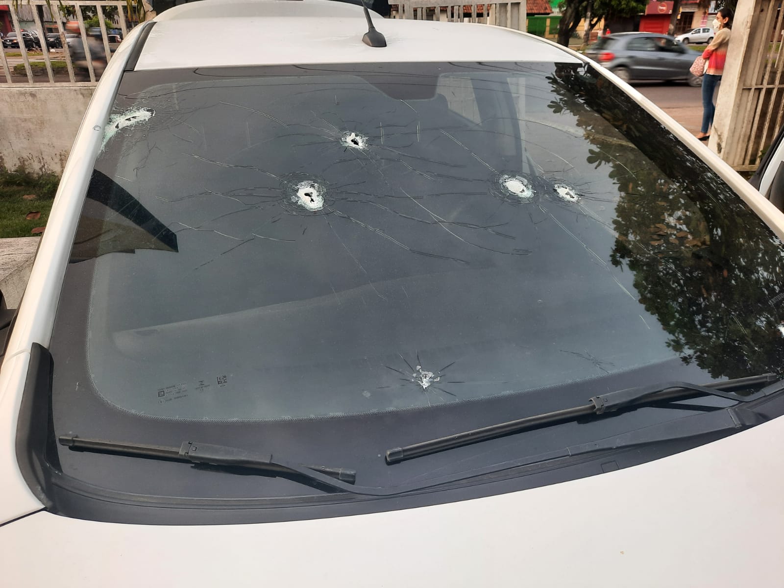 Baleados pela PM, três assaltantes morrem e um fica paralítico em Manaus