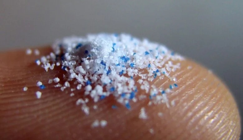 Microplásticos encontrados nas artérias aumentam risco de infarto e AVC