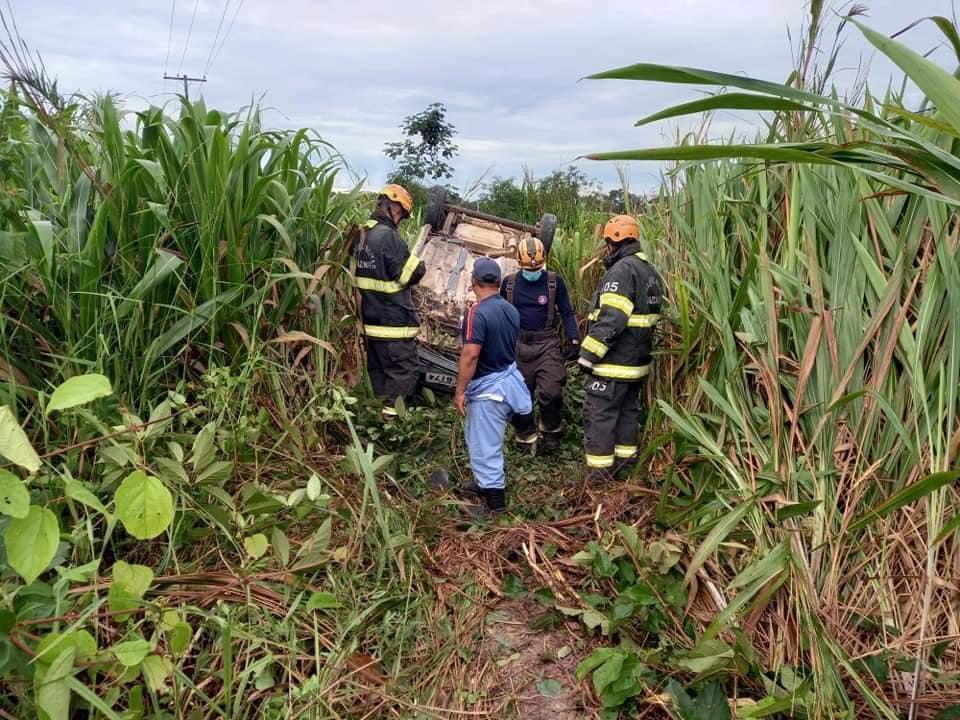 Homem morre após carro capotar na AM-010 