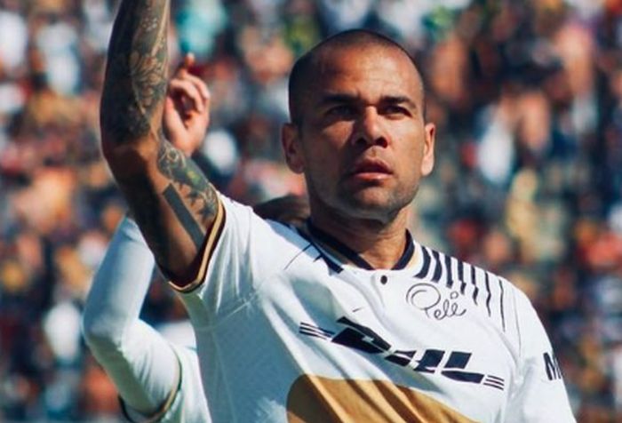 Daniel Alves contrata especialista penal para tentar liberdade