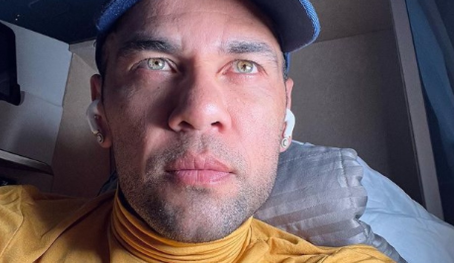 Daniel Alves é pivô de esquema de compra de cigarros em presídio na Espanha