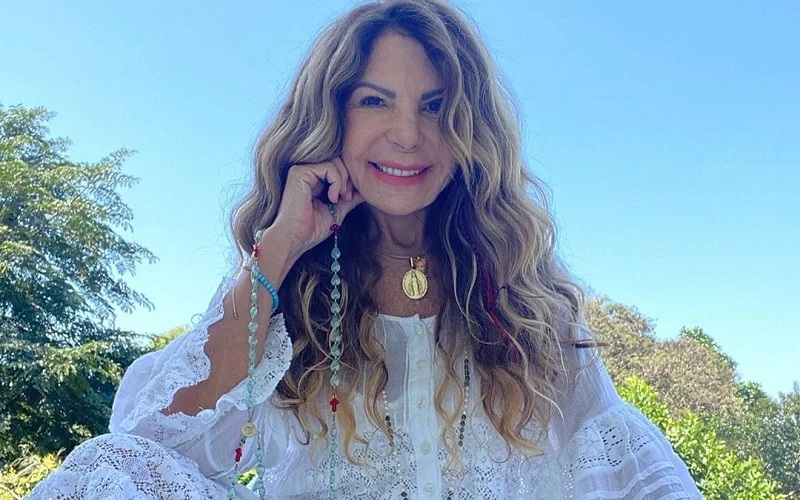 Cia aérea é condenada a indenizar Elba Ramalho em 25 mil por atraso em voo