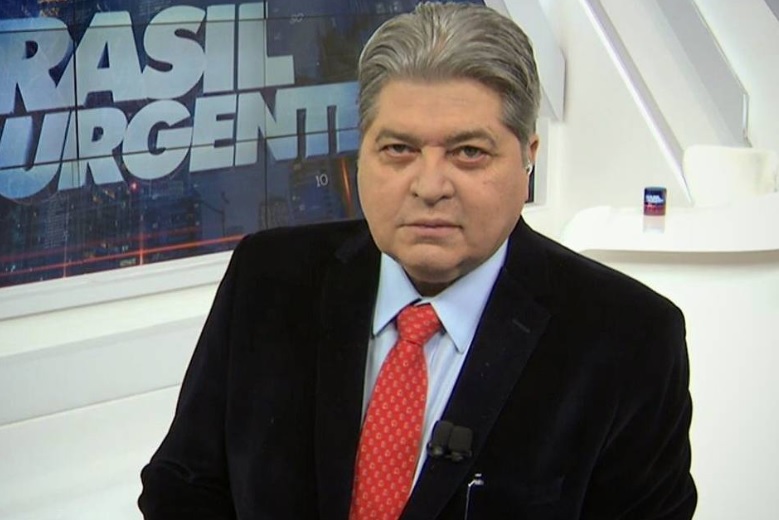 Datena volta às pressas para hospital e passa por nova cirurgia