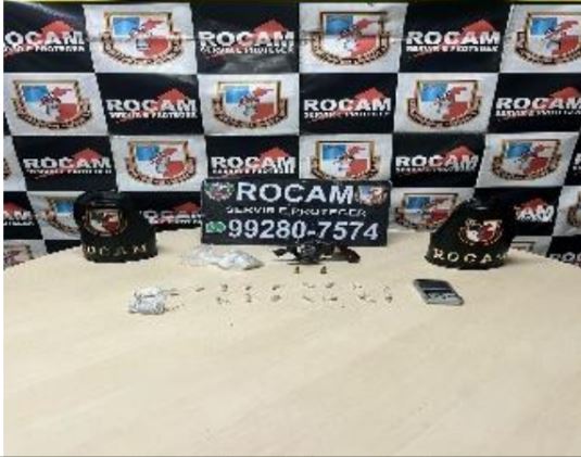 Polícia apreende arma e drogas em apartamento no Centro após denúncia