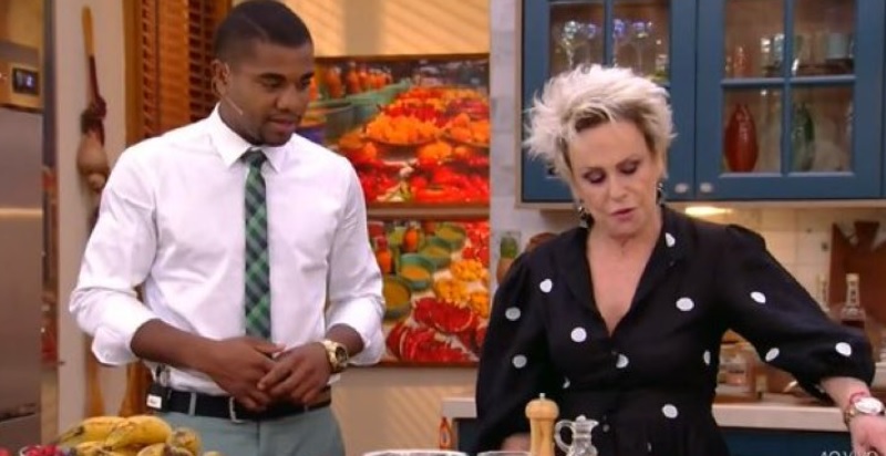 Davi cozinha com Ana Maria e fala sobre trajetória no BBB