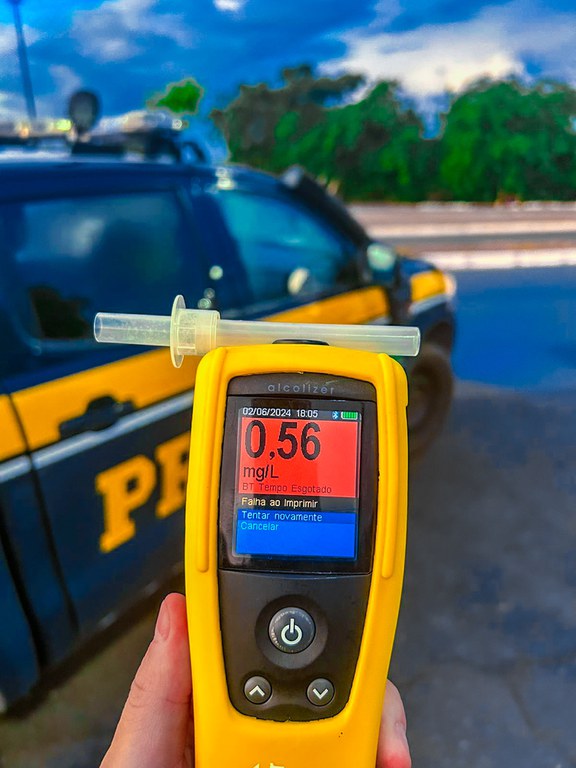 Motorista é preso pela PRF ao ser flagrado dirigindo bêbado na BR-319