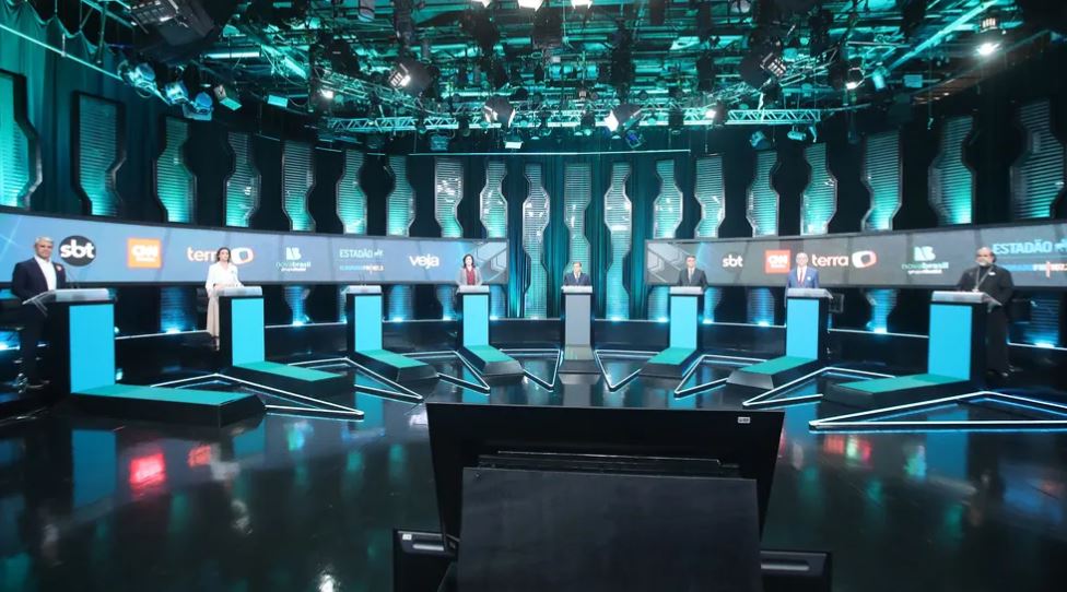 Segundo debate tem acusações de corrupção contra Bolsonaro e falta de Lula