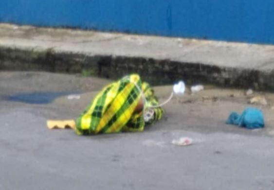 Moradores encontram homem decapitado perto de feira em Manaus