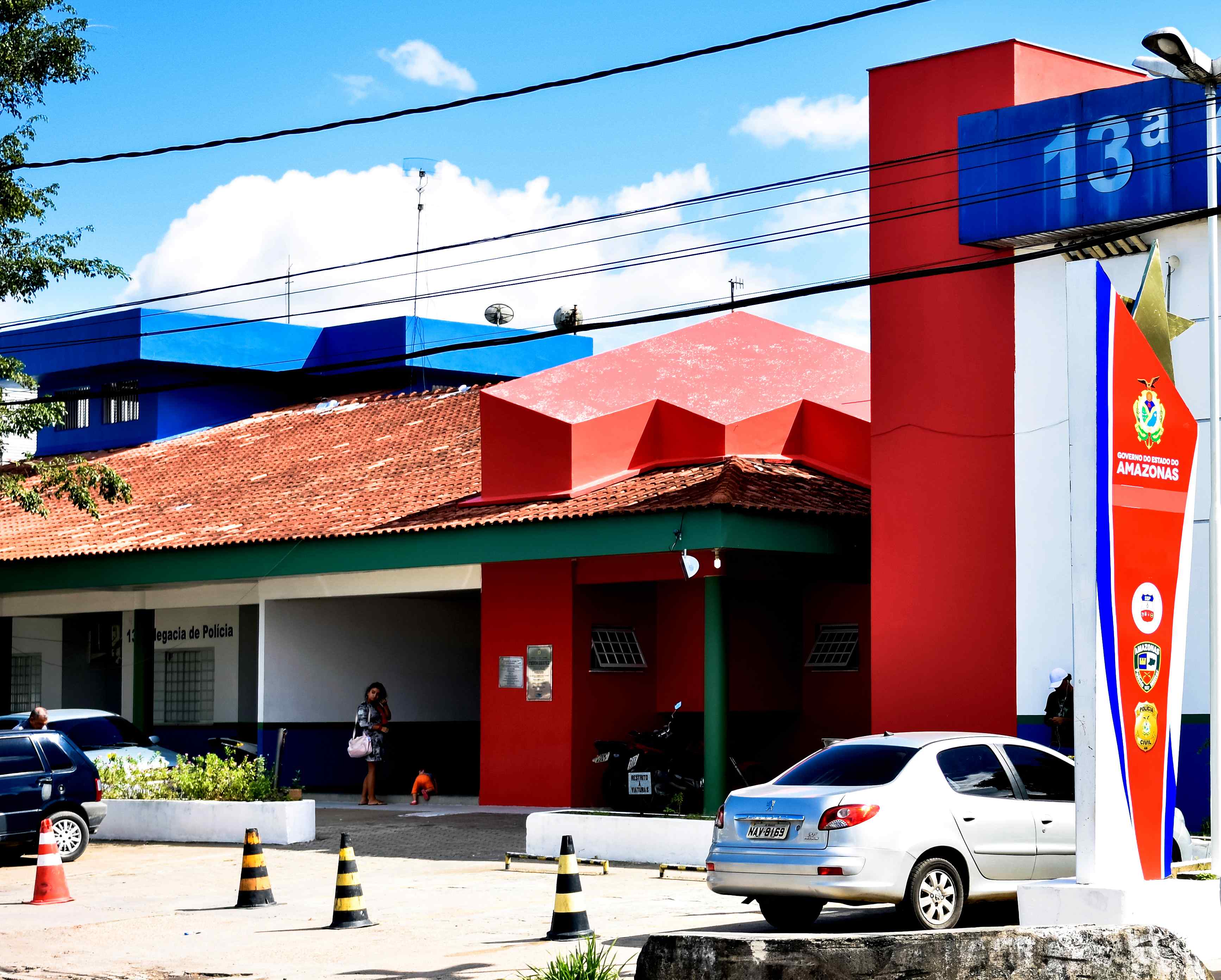 Furioso com término, homem invade casa da ex e furta cartões dela em Manaus