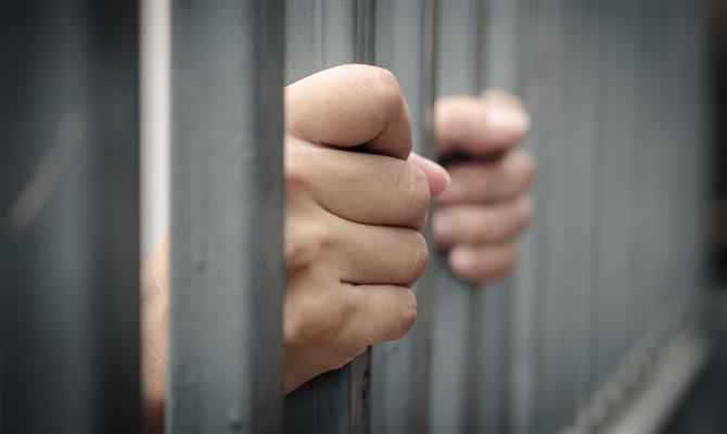 Preso é estuprado enquanto dormia por colega de cela