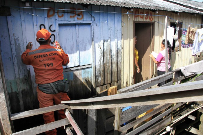 Campanha arrecada doações para vítimas de cheia com PIX de R$ 1 em Manaus