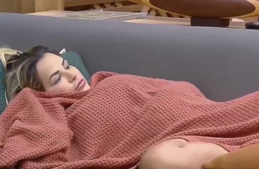 Veja reação de Deolane ao ver retorono de Babi de roça falsa