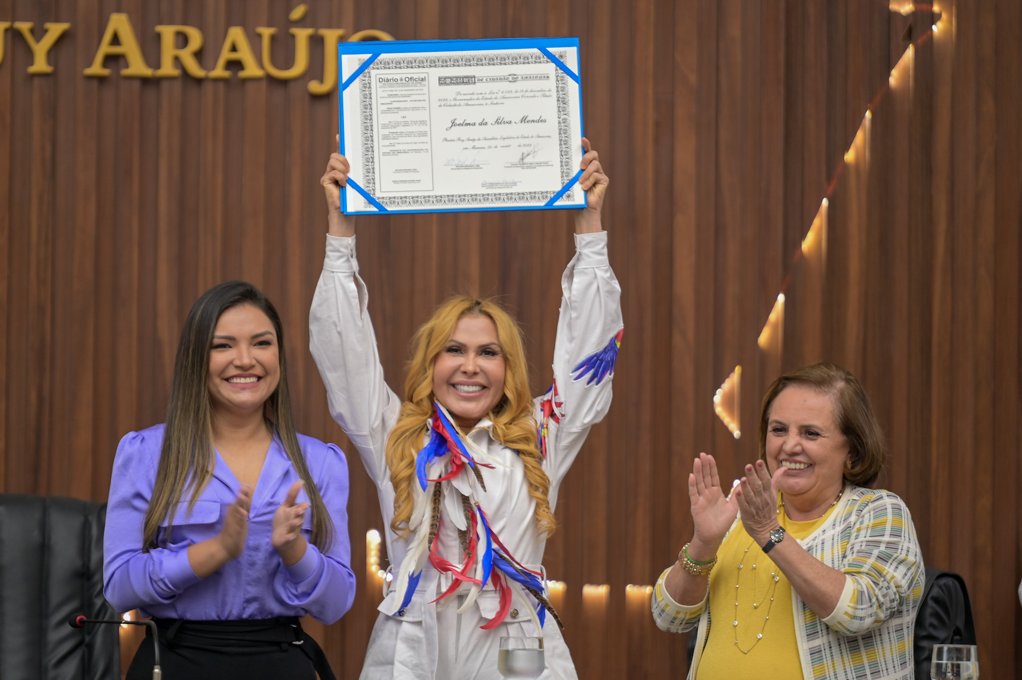 Joelma recebe título de cidadã amazonense
