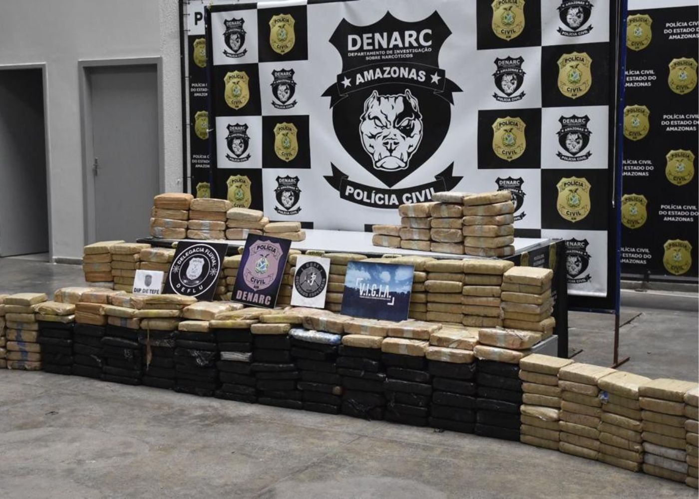 Bando preso com 400 quilos de drogas usava adolescente para negociar com compradores no Amazonas