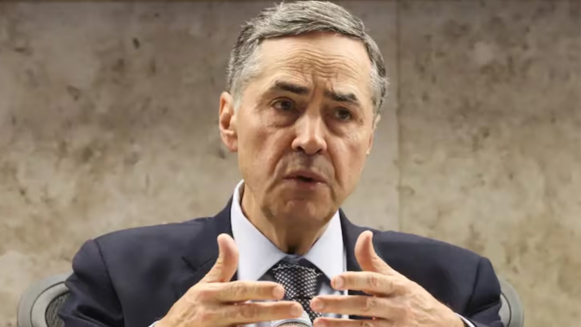 'Querem perdoar sem antes sequer condenar', diz Barroso sobre anistia ao 8/1