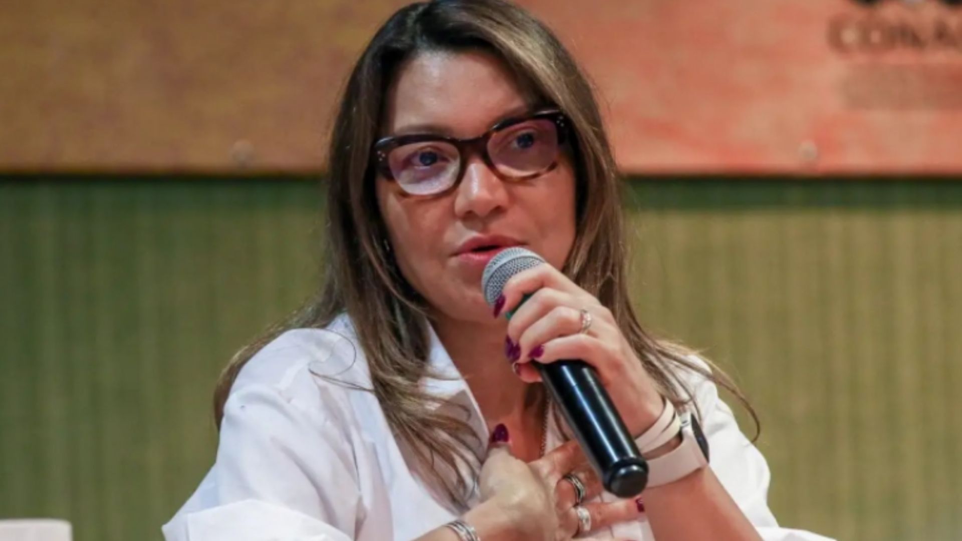 Janja se irrita após mulher chamar festival no G20 de Janjapalooza