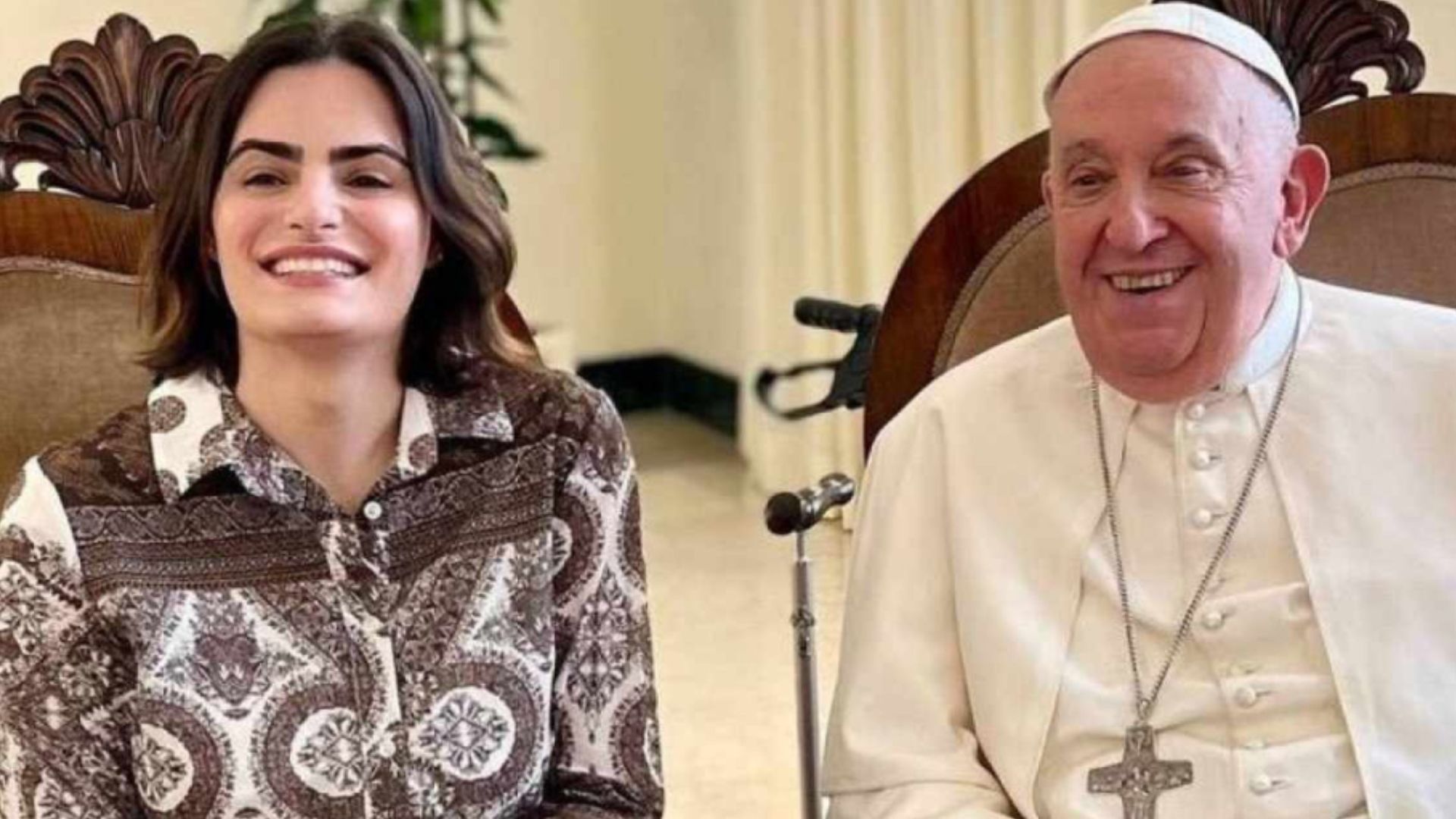Papa Francisco recebe atriz trans de 'Bebê Rena'