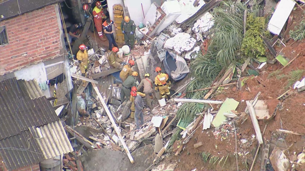 Chuvas causam deslizamentos e deixam ao menos 23 mortos em SP