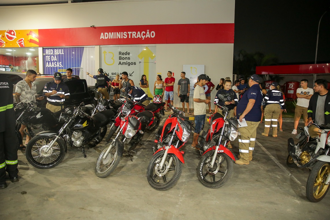 Detran-AM desarticula 'rolezinho' e apreende 53 motocicletas em Manaus