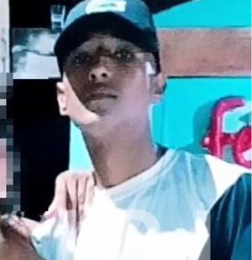 Carro capota após atropelamento e dois jovens morrem em acidente na AM-010