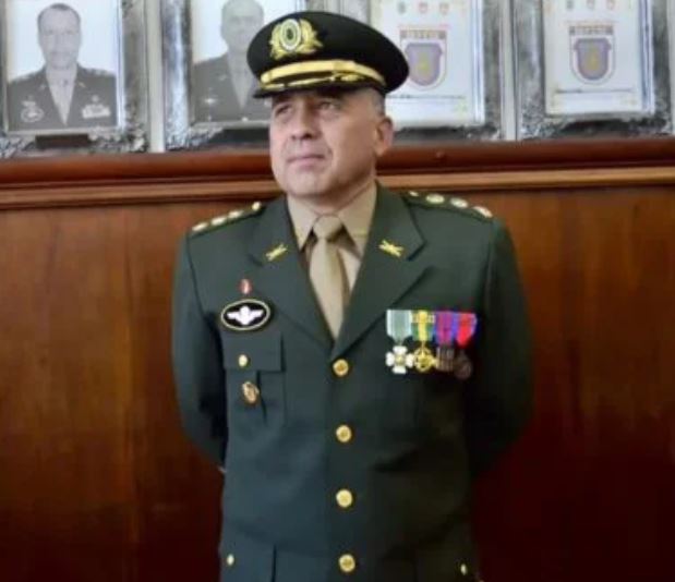 General suspeito de envolvimento no ataque em Brasília é exonerado por Lula