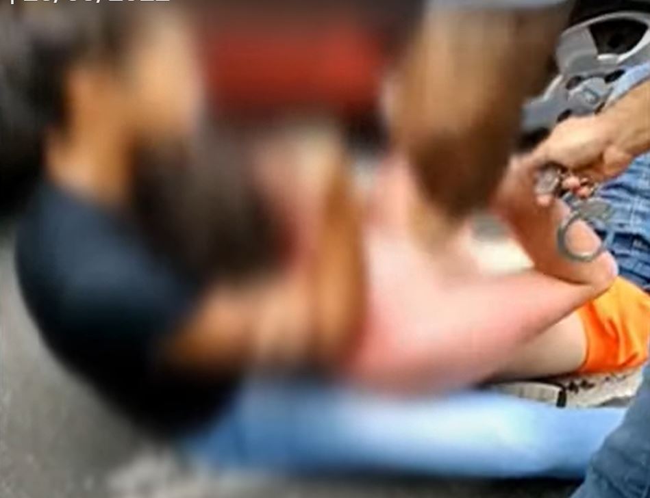 Mulher persegue e imobiliza criminoso com mata-leão após assalto em Manaus