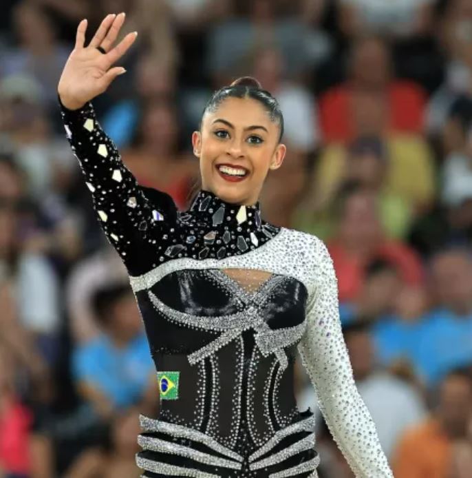 Babi Domingos fica em 10º na final da ginástica rítmica de Paris