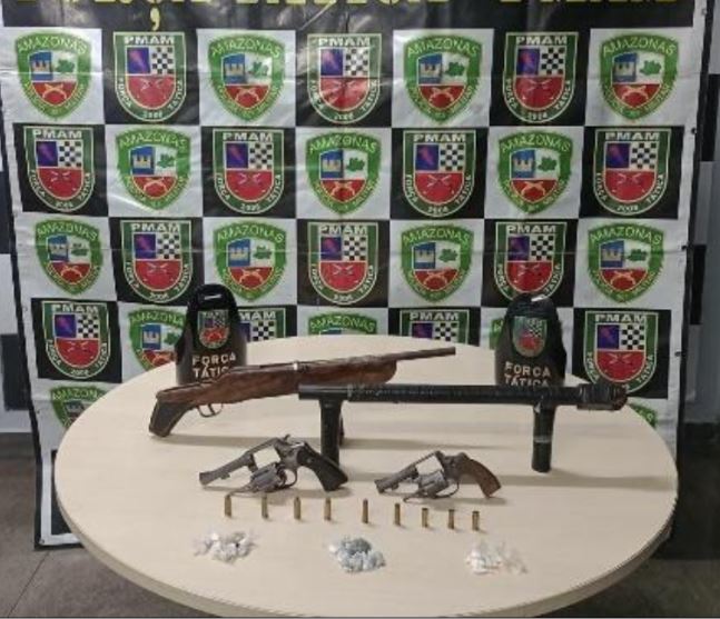 Polícia apreende arsenal escondido em casebre no Conjunto Cidadão 10