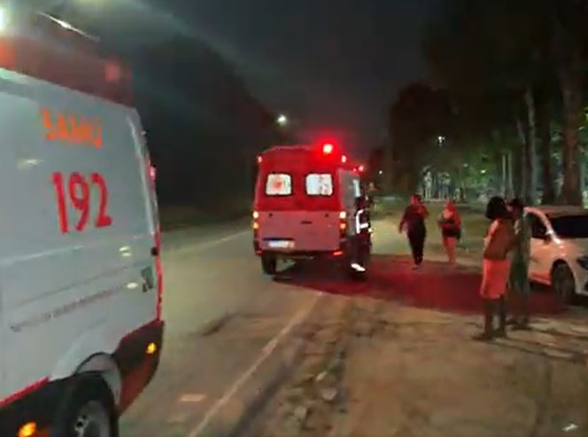 Acidente com motos deixa passageira com fratura exposta em Manaus