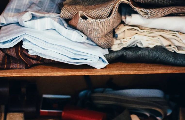 Menina de 2 anos desaparece e é encontrada em móvel dentro de casa