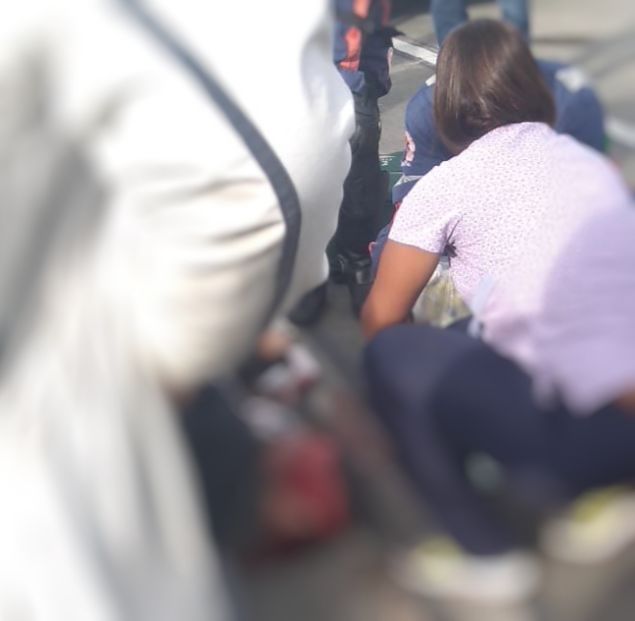 Homem tem perna dilacerada em acidente com motocicleta em Manaus