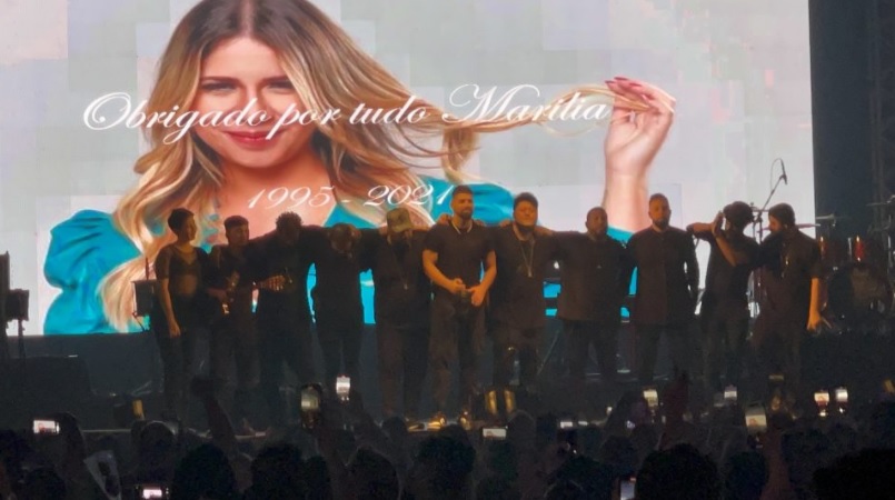 Dilsinho e Mumuzinho choram em show durante homenagem a Marília Mendonça