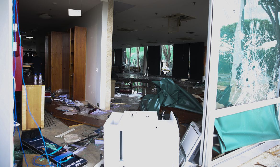 PGR denuncia mais cinco por atos antidemocráticos em Brasília