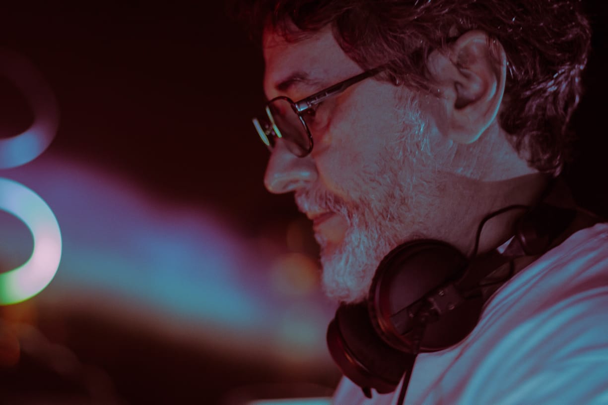 Festa 'Disco' com os DJs Cezar Dantas e Camilo Cruz agita sexta em Manaus